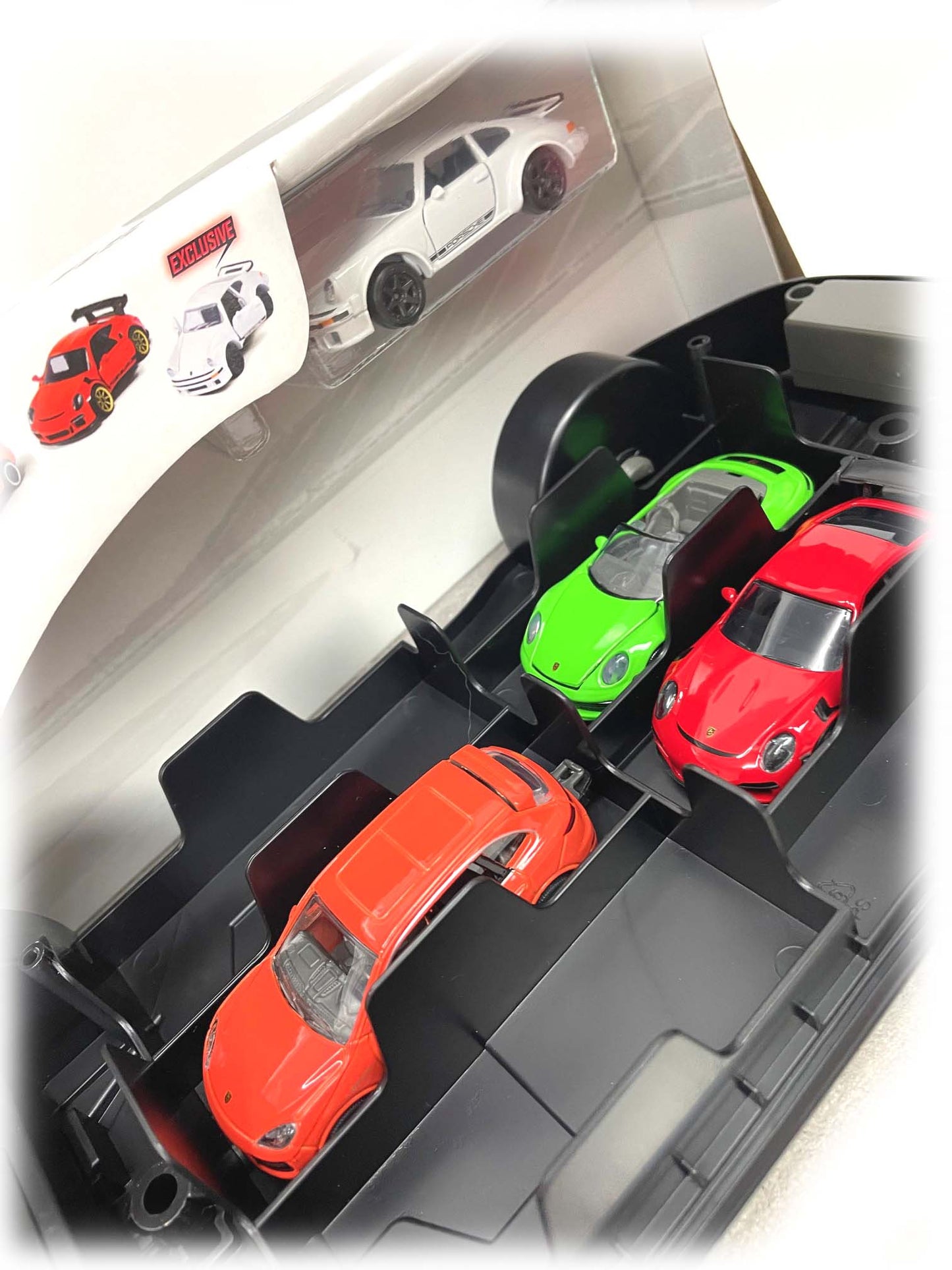 Majorette Porsche 911 GT3 RS Carry Case with 4 Cars Play Set