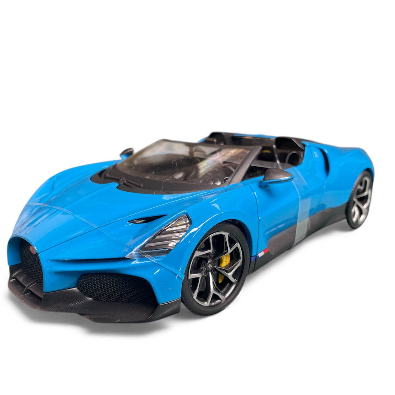 Maisto 1:18 Bugatti Mistral W16 Blue Diecast Model SE Edition