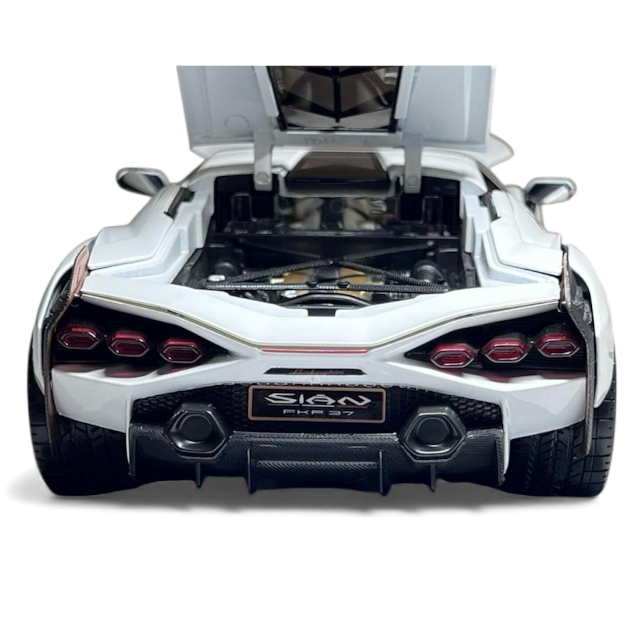 Maisto 1:18 Lamborghini Sian FKP 37 V12 Hybrid White Diecast Model SE Edition
