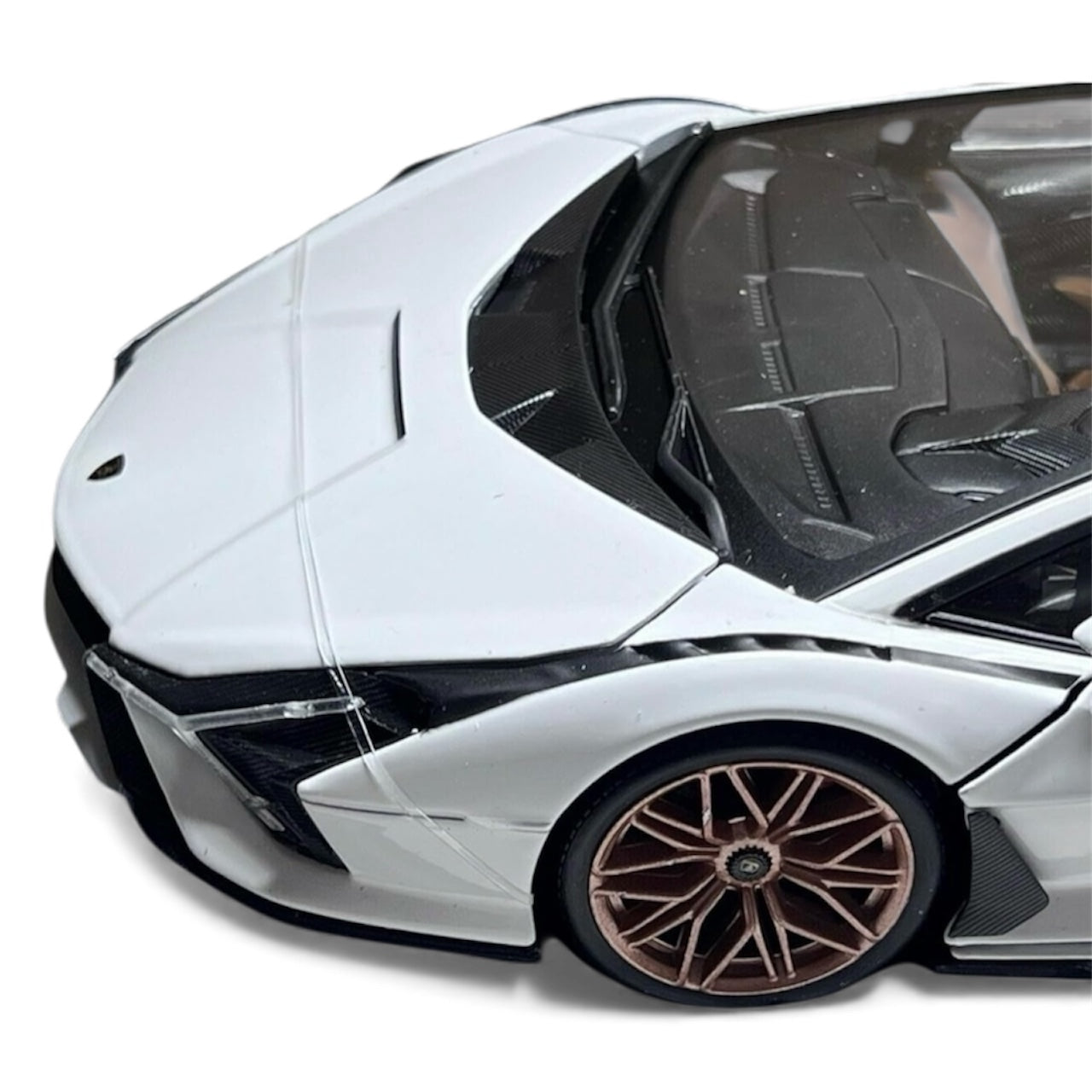 Maisto 1:18 Lamborghini Sian FKP 37 V12 Hybrid White Diecast Model SE Edition