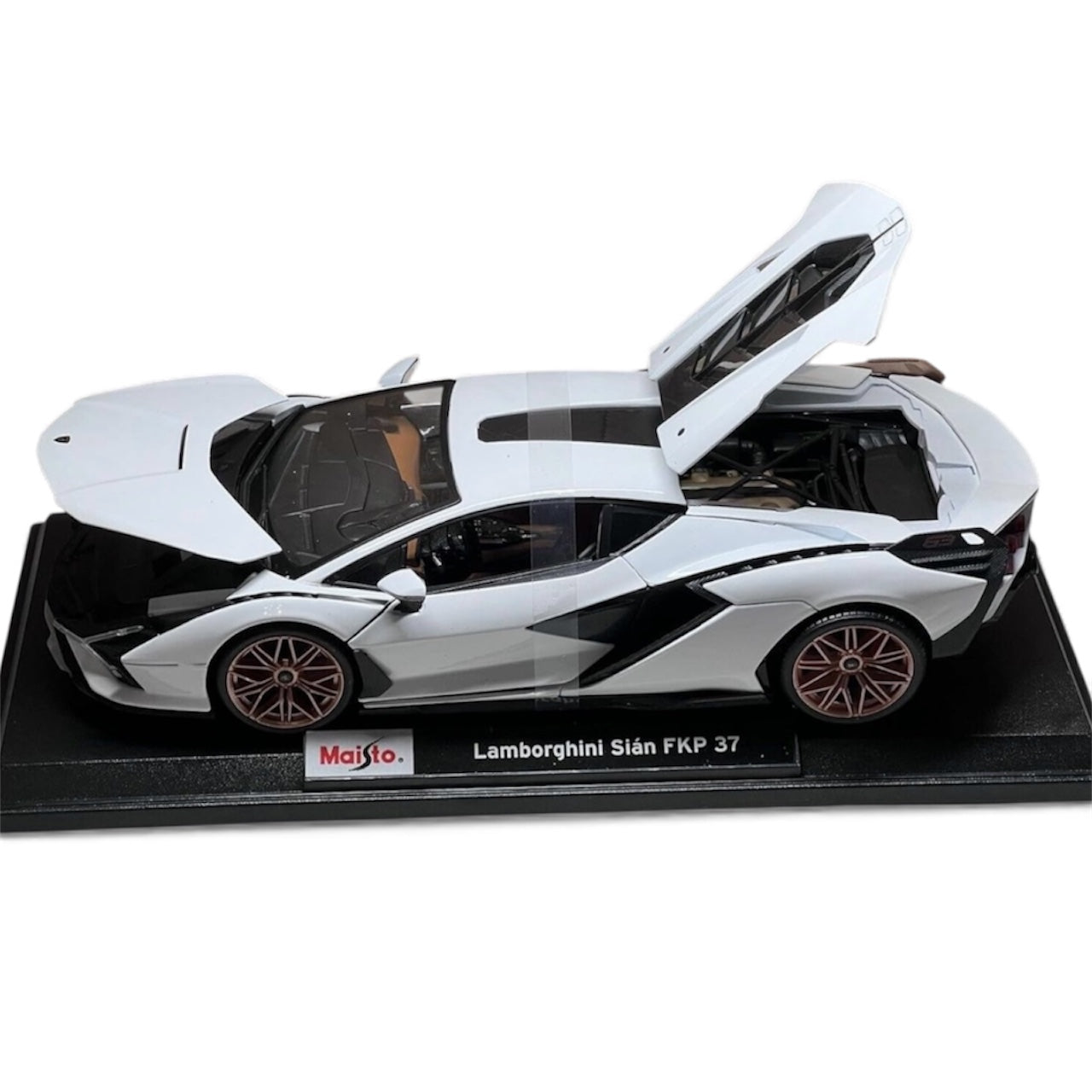Maisto 1:18 Lamborghini Sian FKP 37 V12 Hybrid White Diecast Model SE Edition